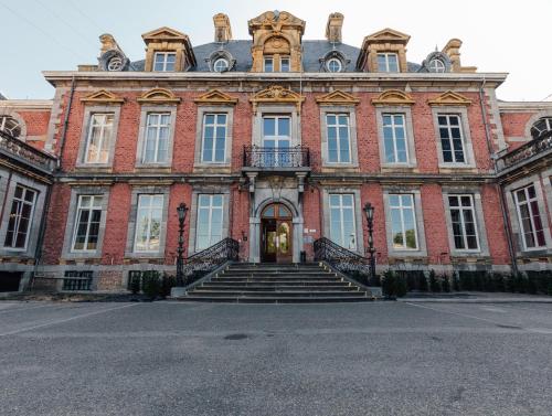 Domaine Du Chateau De La Neuville Hotel de charme La Sarte