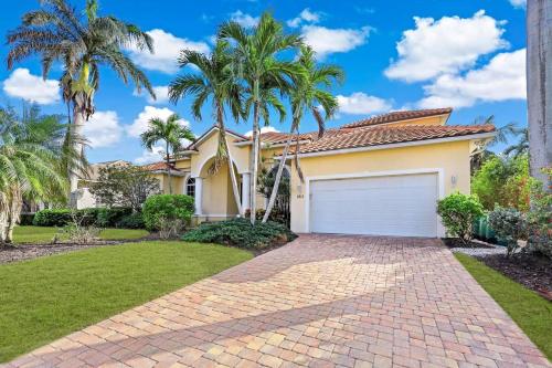 Large waterfront home with all-day sun on pool