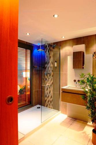 浴室, Hôtel Restaurant Dolce Vita (Hotel Restaurant Dolce Vita) in 斯庫多