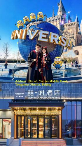 JAMES JOYCE COFFETEL I Nearby Universa Beijing Resort I Free shuttle from the hote to Universal Resort l Free coffee I Line 1 goes straight to the Forbidden City l Line 6 goes straight to Houhai