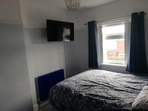 4 Bedroom House Sleeps 6 - Garden - Free Parking in Falls Park