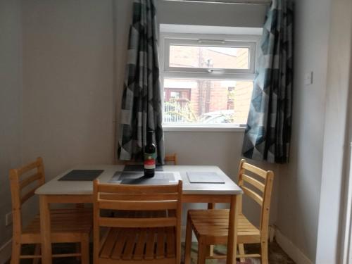 4 Bedroom House Sleeps 6 - Garden - Free Parking in Falls Park