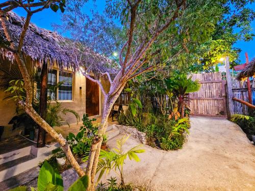 Hotel Las Palmas - Near Lagoon