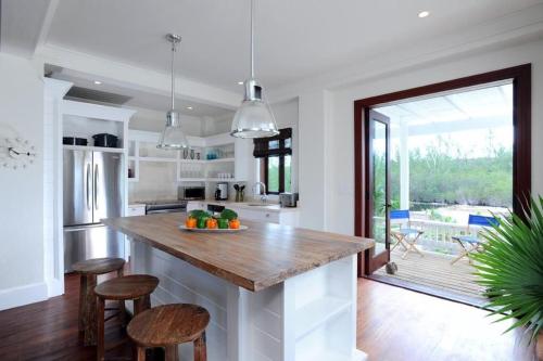 Alfred - Private - 2BR Beachfront Home with Pool Solar Banks Rd home in Governor's Harbour