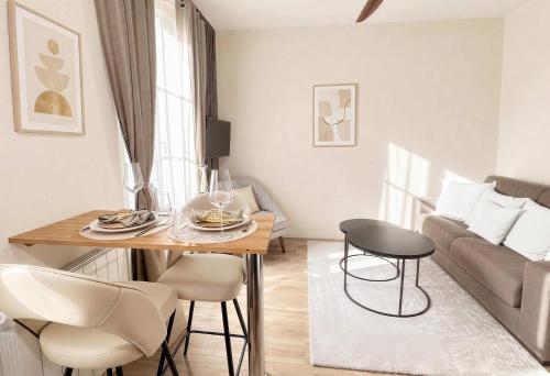 Studio moments from Eiffel Tower & Saint Germain