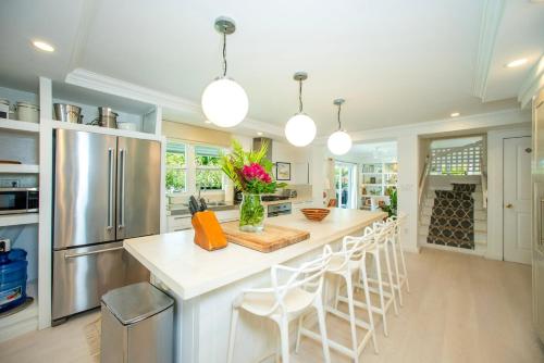 Buena Vista - Elegant Historic Villa with Private Pool home in Governor's Harbour