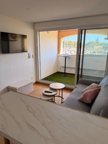 Bel appartement rénové - vue sur le port du Cap d'Agde