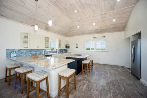 Southern Comfort - Brand New Home Steps from Ten Bay Beach with home in Eleuthera