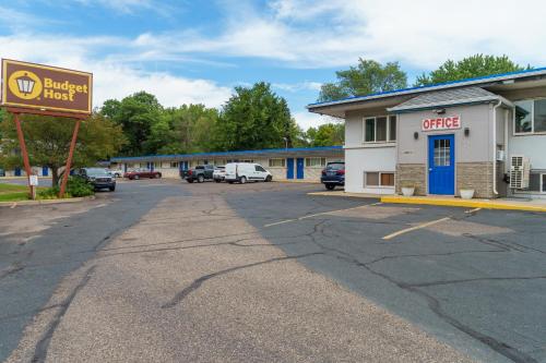 . Budget Host Inn Fridley