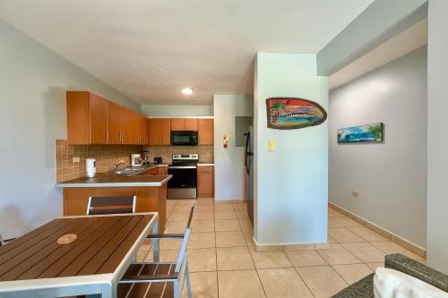 Mad og drikke, Ocean Terrace 202 a 4 min walk to Sandy Beach in Aguada