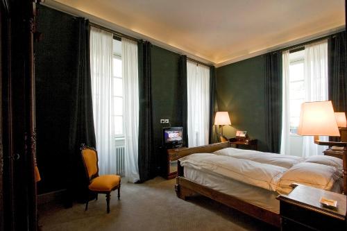 2 twin beds