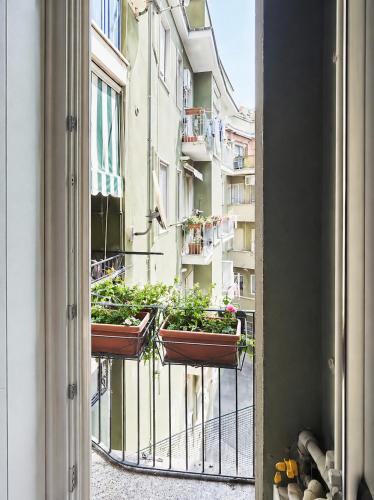 Elegant Balcony Apartment in Duomo AC WIFI and FREE WASHING MASHINE