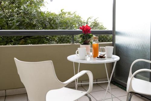 Algodonera Complex – 24-hour security & amenities