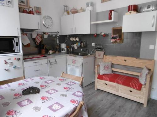 Appartement à Cauterets - 2 chambres, local ski, proche commodités - FR-1-812-41