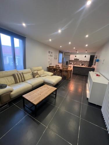 Quiet 160m2 house 4 bedrooms with garden