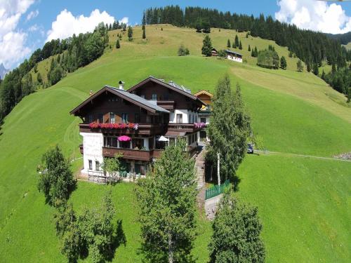 Cozy holiday apartment near the ski slope