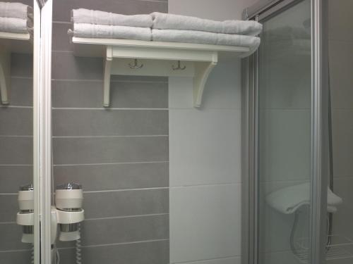 Twin Room with Private Bathroom image 8