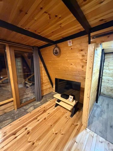 Vikendice Pod Hum Kucka Korita in Korita