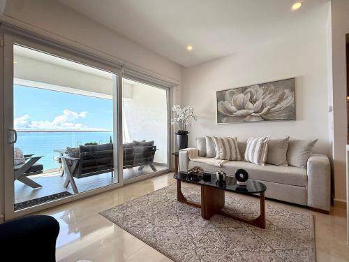 Moikkarentals Beachfront 1BR Harbor171-N1702 PV