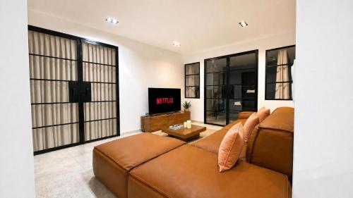 Modern 2 Bedroom Apartment in Vibrant Paris 11