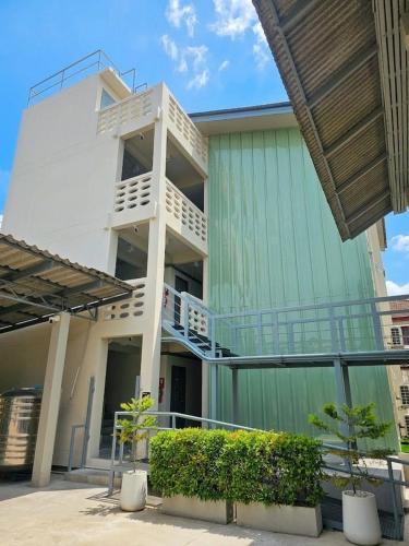 โรงแรมดีรูม D Room near Backyard Cafe