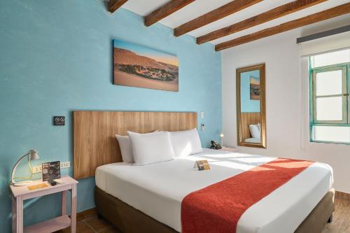 1 king bed, 2 twin beds