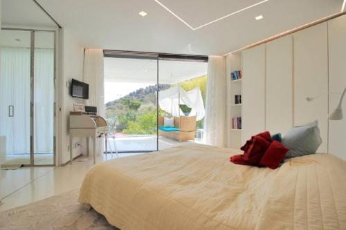 PLEASE READ HOST PROFILE BEFORE RESERVATION - Luxurious Villa Beusoleil Monaco 10-Minute Walk from Monte-Carlo Casino - image 2