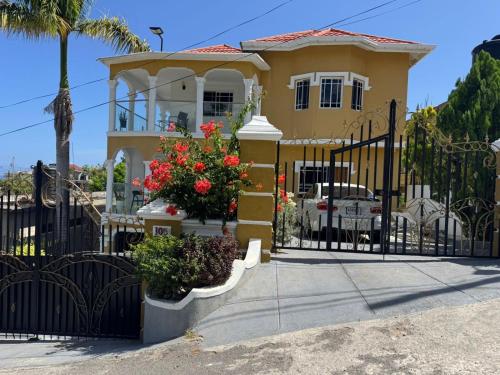 Hill view Vacational 1 Bedroom Rental in Runaway Bay