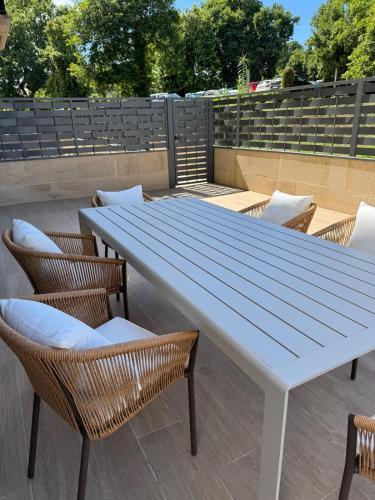 Luminoso apartamento con terraza en sanxenxo