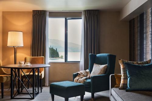 One-Bedroom King Suite with Lake View