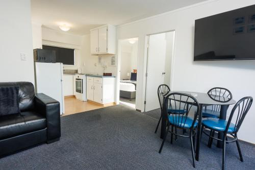 2 bedrooms, 4 beds