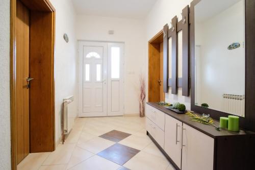 Apartments Lovori-Lorbe