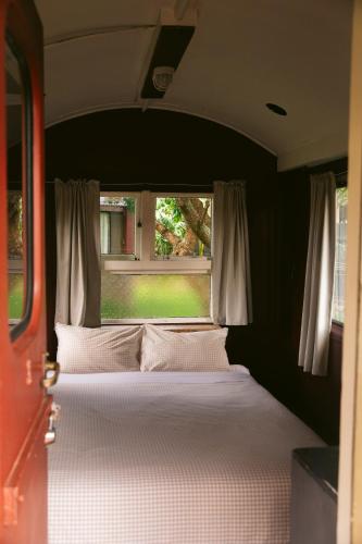 1 queen bed