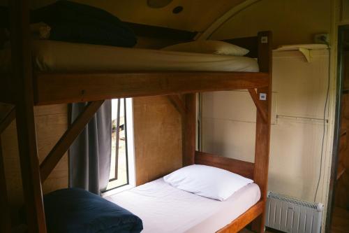 1 bunk bed