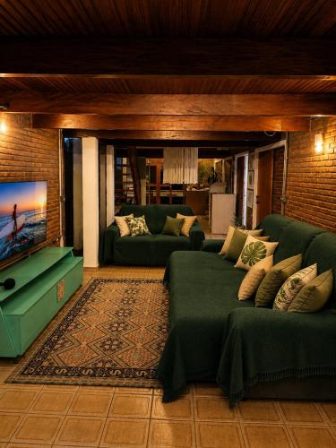 Shared lounge/TV area, 102 Beaches House in Ubatuba