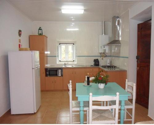 virtuve, Casa Do Avo In Montejunto in Kadavala