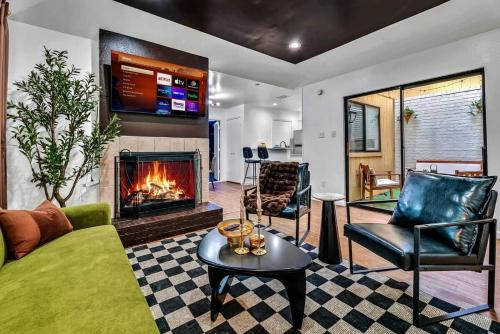 Retro Dallas Gem: Game Room + Fire Pit - image 3