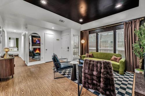 Retro Dallas Gem: Game Room + Fire Pit - image 2