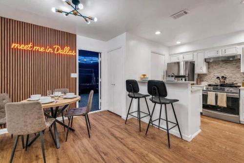Retro Dallas Gem: Game Room + Fire Pit in Claremont