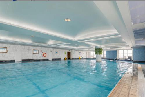 泳池, 武漢華美達天祿酒店 (Wuhan Ramada Plaza Tian Lu Hotel) in 武漢