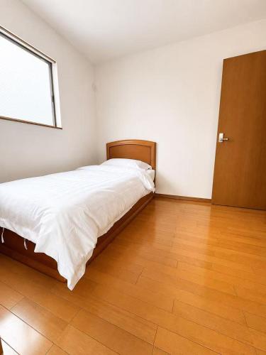 Kyoharu Stay a quiet house with direct access to Namba and Umeda Convenience store 30 seconds away o in Nishinari Ward