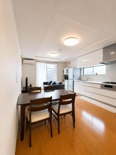 Kyoharu Stay a quiet house with direct access to Namba and Umeda Convenience store 30 seconds away o in Nishinari Ward