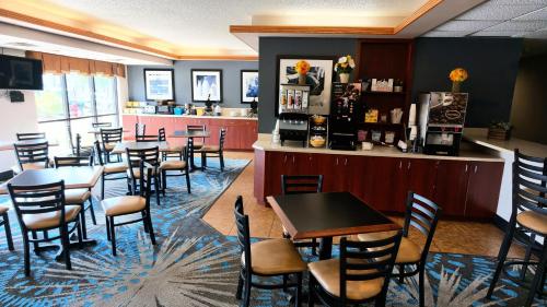 อาหารและเครื่องดื่ม, Days Inn by Wyndham Fargo/West Acres in ฟาร์โก (ND)