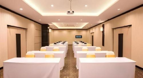 L Hotel