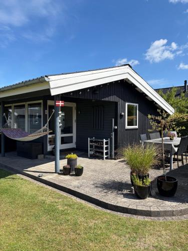 . Cozy Little Holiday Home Near The Beach