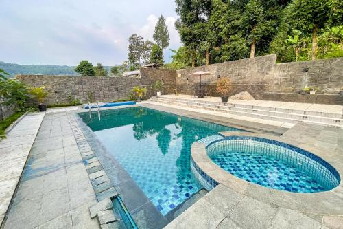 Swimming pool, The Lavana Syariah Seulawah Glamping Hills Bogor in Mount Salak