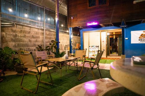 Exterior view, BED4U Hostel in Pak Phreak