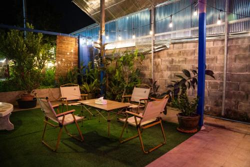Garden, BED4U Hostel in Pak Phreak