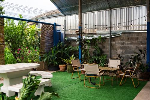 Garden, BED4U Hostel in Pak Phreak