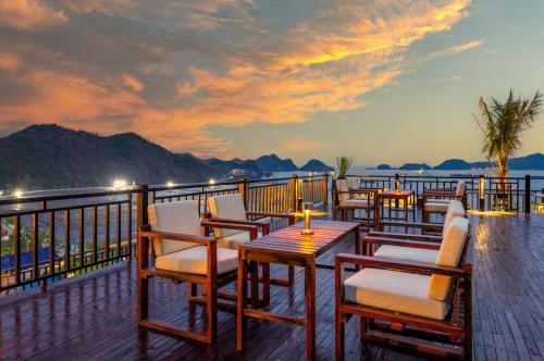 Utsikt, The One Hostel & Rooftop Bar Catba in Cat Ba Island